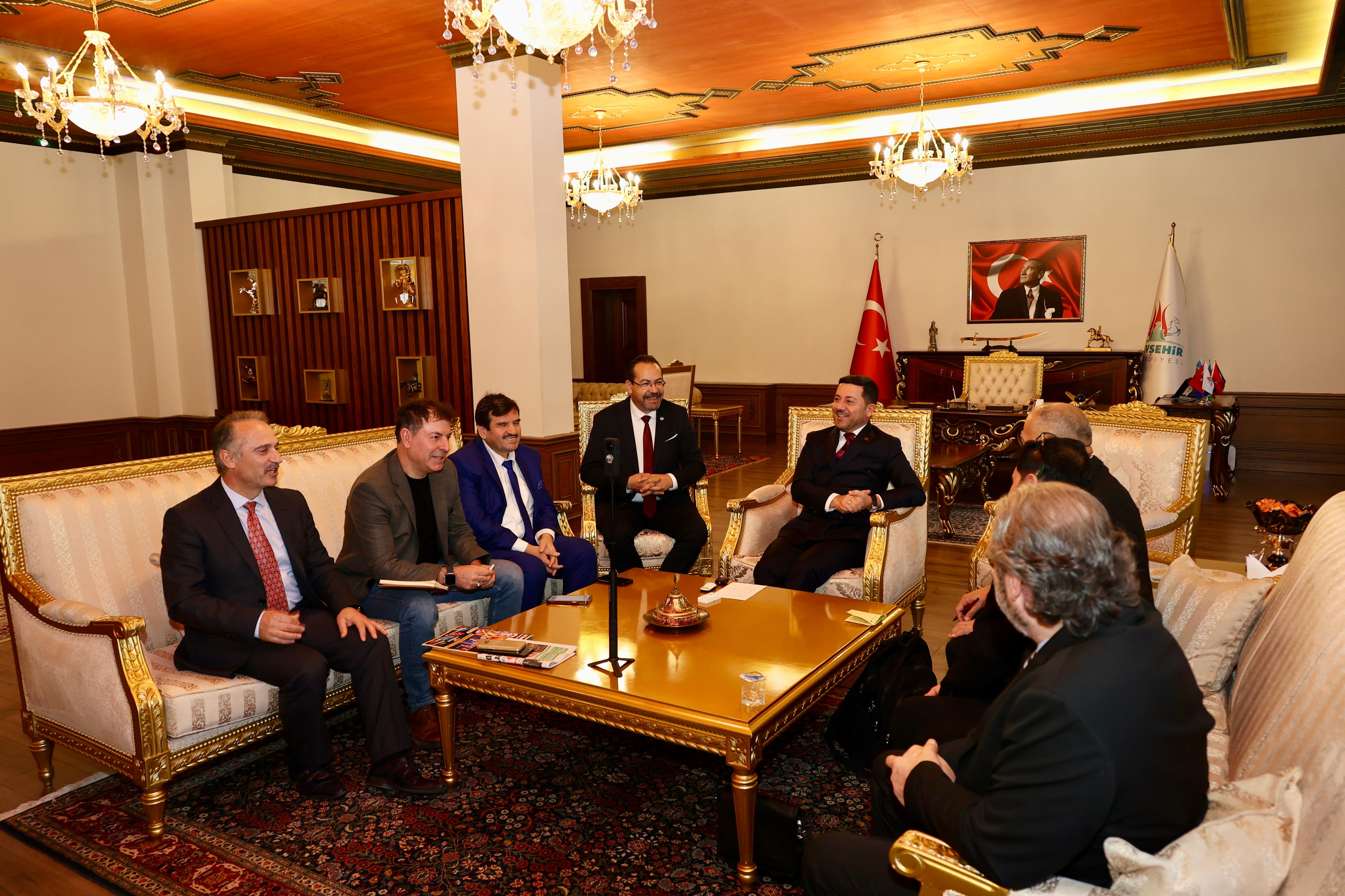 BAŞKAN ARI, ALMANYA&rsquo;DA G&Ouml;REV YAPAN T&Uuml;RK GAZETECİLERİ KONUK ETTİ
