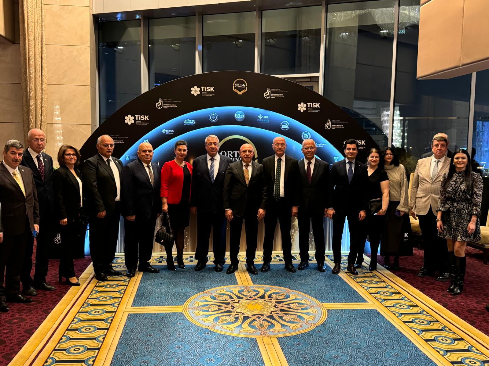 TİSK&rsquo;İN D&Uuml;ZENLEDİĞİ ORTAK YARINLAR &Ouml;D&Uuml;L PROGRAMI GER&Ccedil;EKLEŞTİRİLDİ