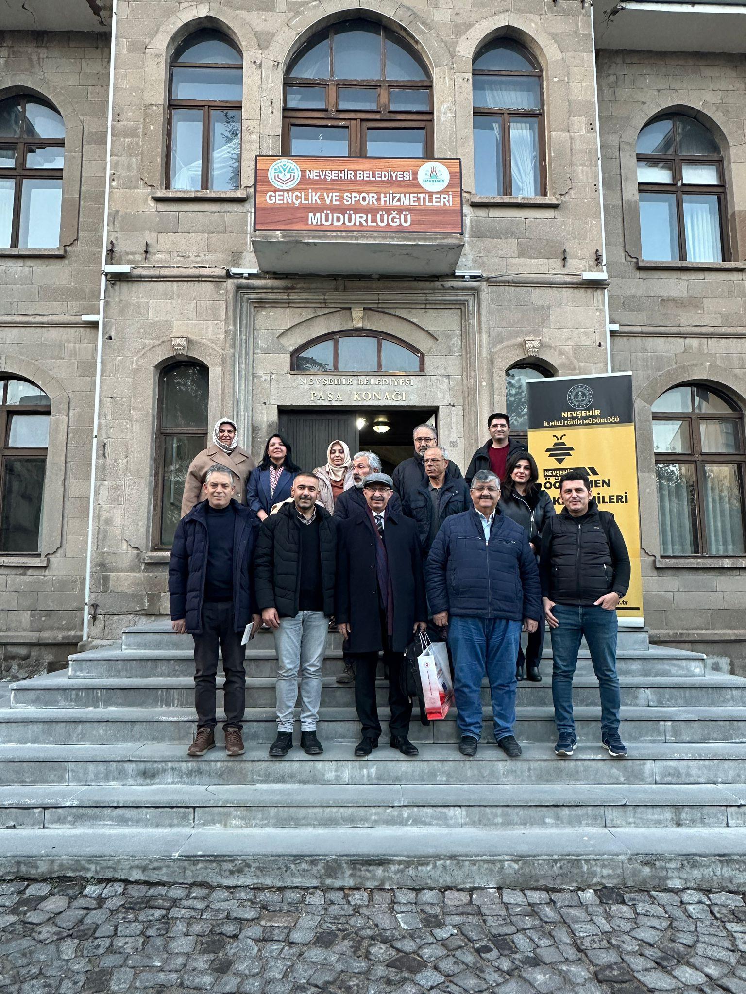NEVŞEHİR &Ouml;ĞRETMEN AKADEMİLERİ" 'ŞEHİR VE K&Uuml;LT&Uuml;R AKADEMİSİ' "OĞUZ &Ouml;ZDEM"İ AĞIRLADI