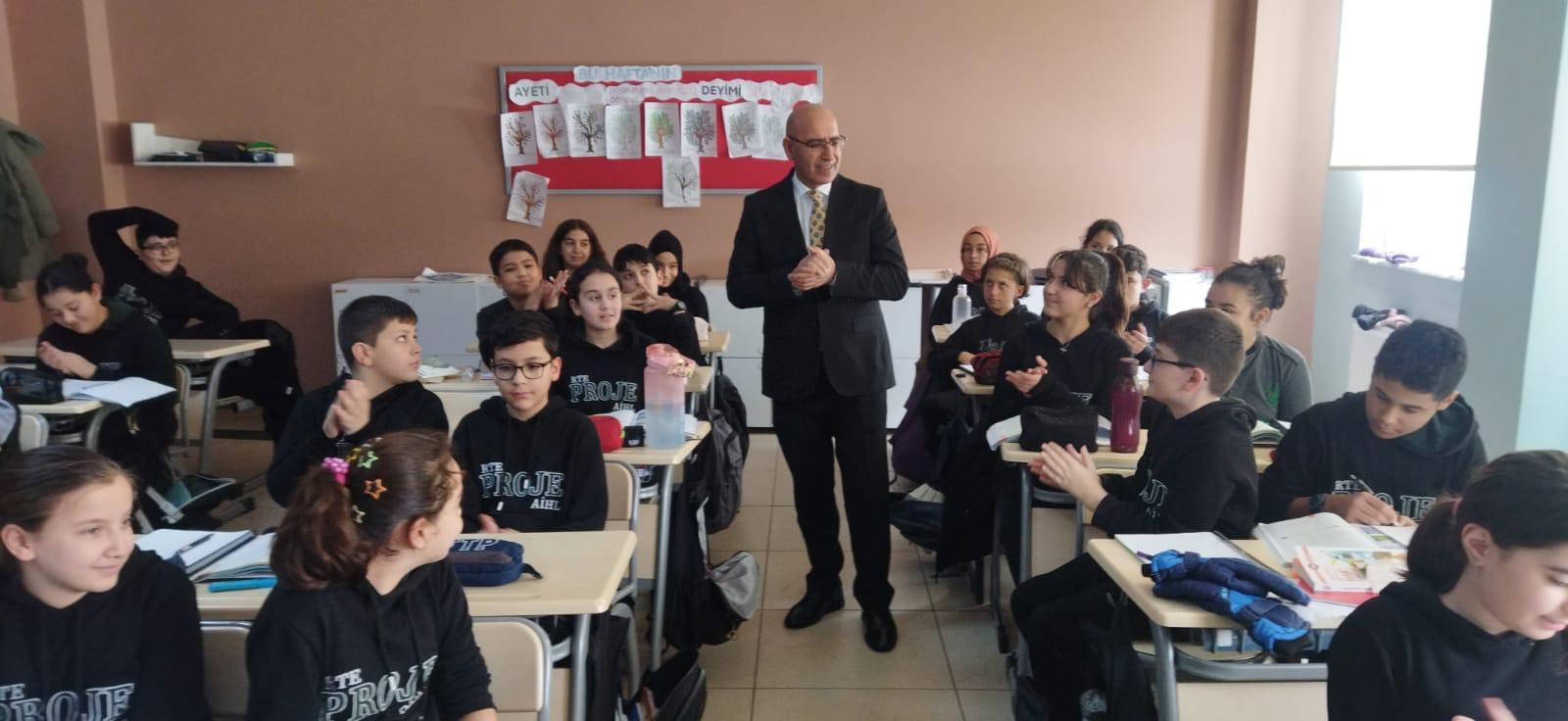 &Ouml;ĞRENME S&Uuml;RE&Ccedil;LERİ VE SOSYAL ETKİNLİKLER DAİRE BAŞKANI İHSAN ERKUL, OKULLARI ZİYARET ETTİ