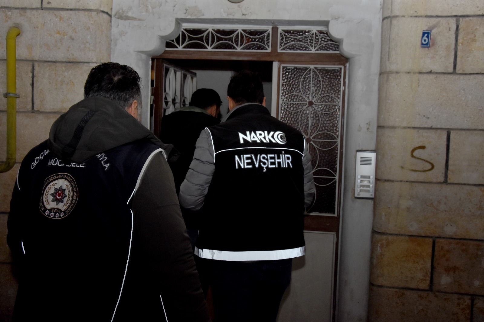 &Uuml;rg&uuml;p'te Uyuşturucu ile M&uuml;cadelede B&uuml;y&uuml;k Operasyon: 26 Ş&uuml;pheli G&ouml;zaltına Alındı, Y&uuml;kl&uuml; Miktarda Uyuşturucu Ele Ge&ccedil;irildi