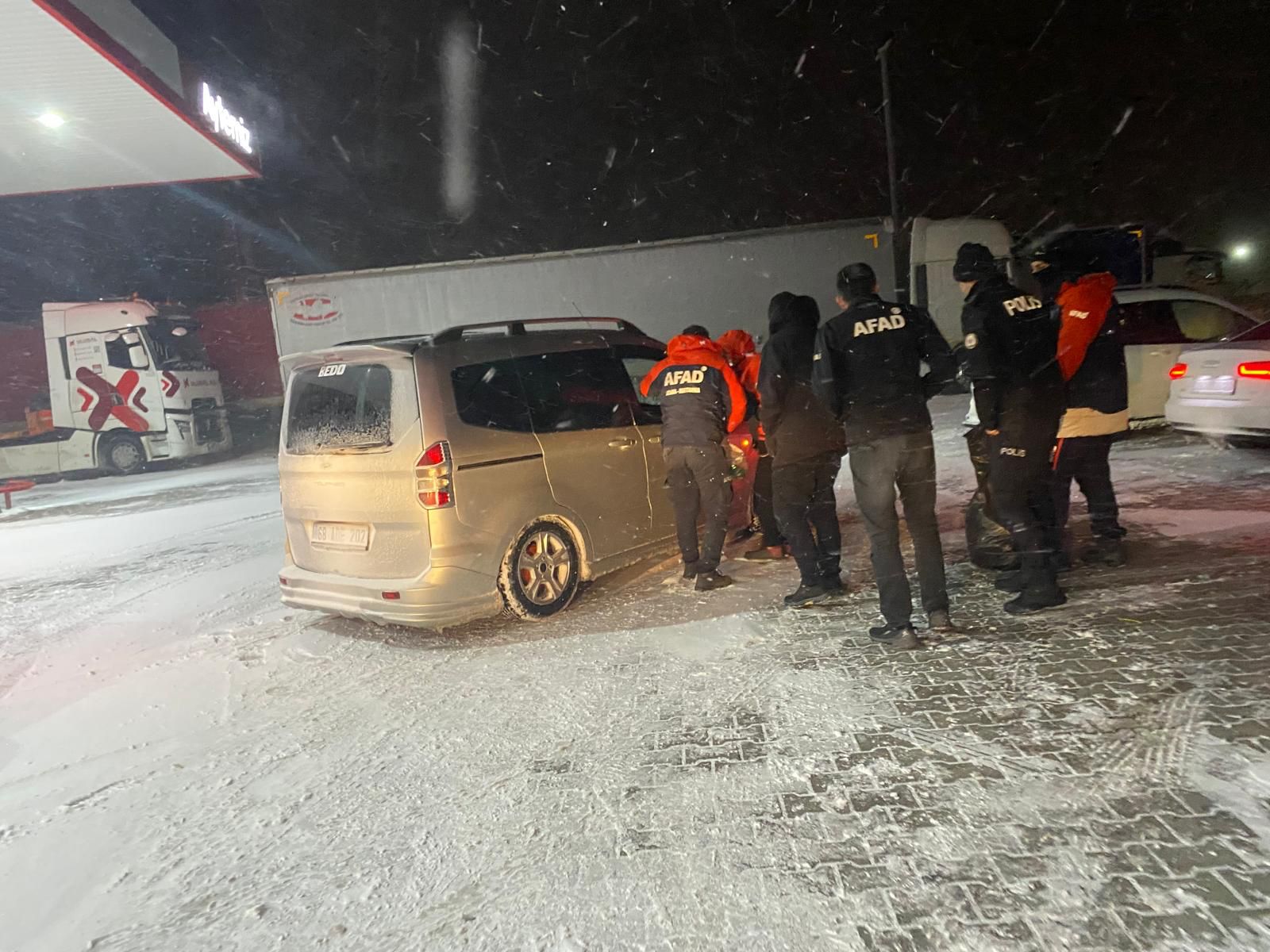 AFAD'dan Yoğun Kar Yağışı Nedeniyle Mahsur Kalan Vatandaşlara Destek