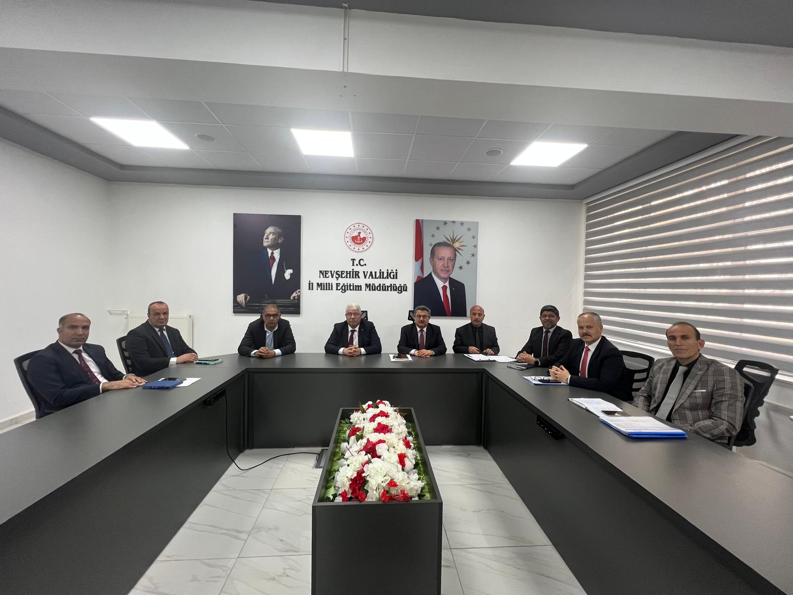 İL&Ccedil;ELERDEKİ EĞİTİM &Ouml;ĞRETİM FAALİYETLERİ, DEĞERLENDİRME TOPLANTISINDA ELE ALINDI