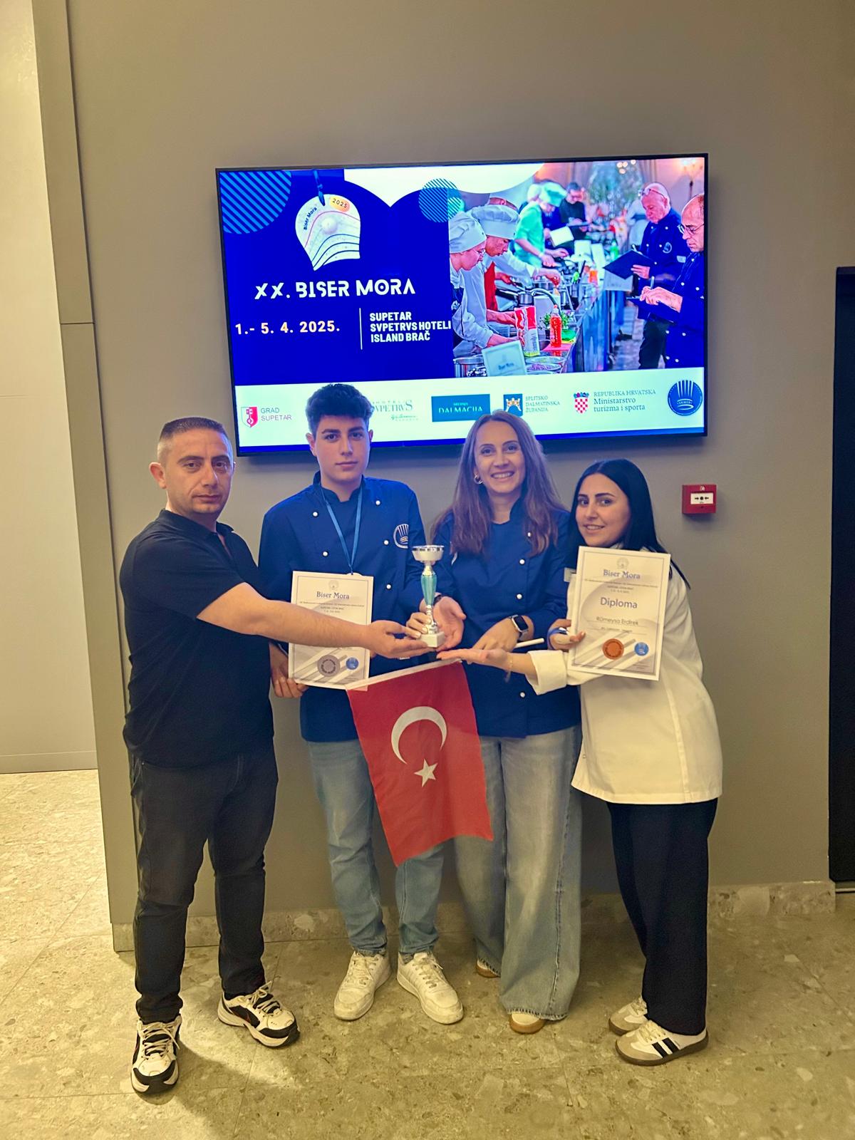 GEN&Ccedil; AŞ&Ccedil;ILAR, HIRVATİSTAN'DA LEZZETLİ TABAKLARIYLA MADALYALAR KAZANDI