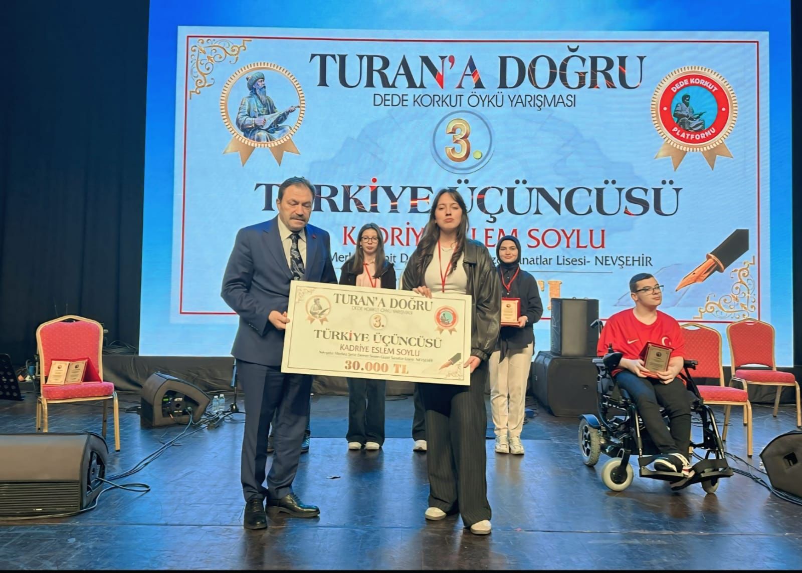 ŞEHİT DEMET SEZEN G&Uuml;ZEL SANATLAR LİSESİ &Ouml;ĞRENCİSİ T&Uuml;RKİYE 3.S&Uuml; OLDU