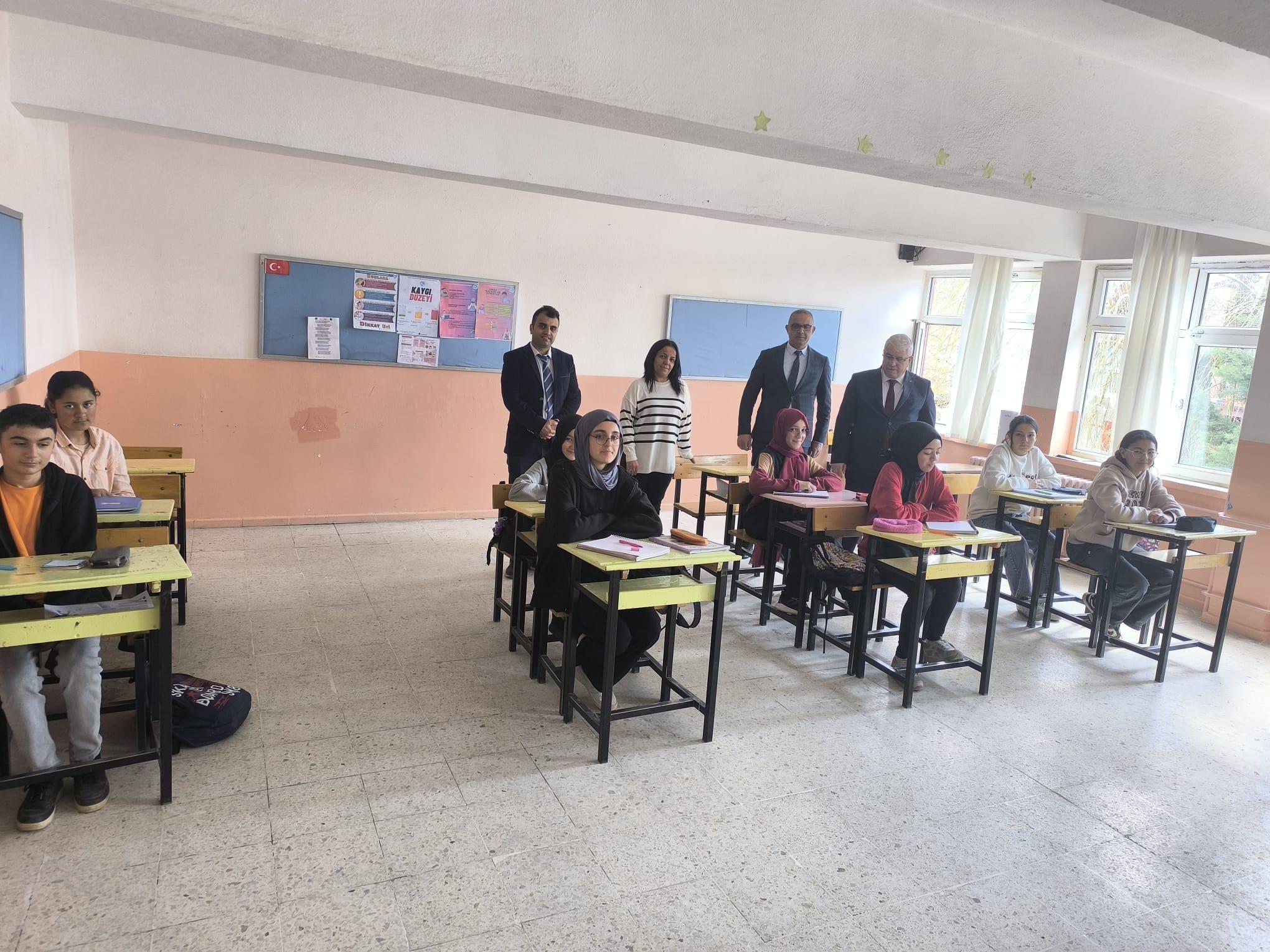 M&uuml;d&uuml;r Yazıcı'dan Topa&ccedil; Ortaokulu'na Ziyaret