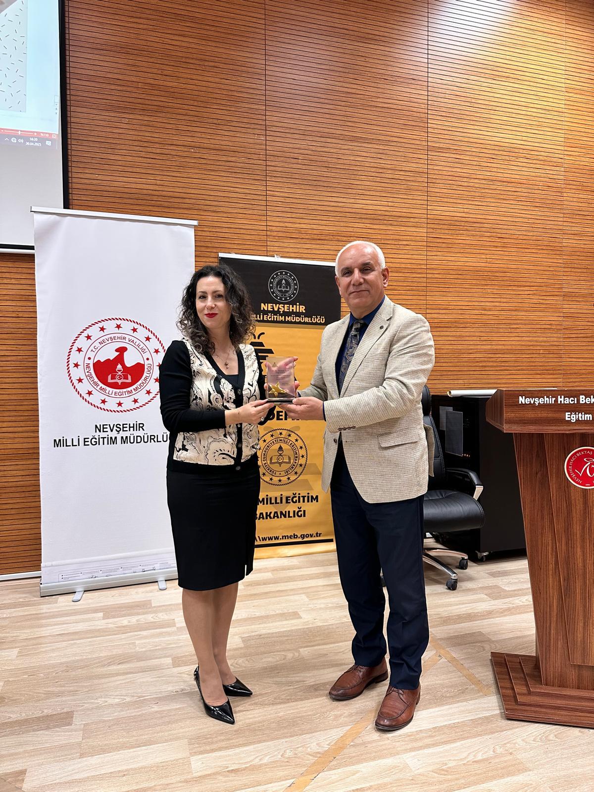 M&Uuml;ZİK AKADEMİSİ PROGRAMI KAPSAMINDA, DR. &Ouml;ĞRETİM &Uuml;YESİ &Ouml;ZGE KAYA AĞIRLANDI