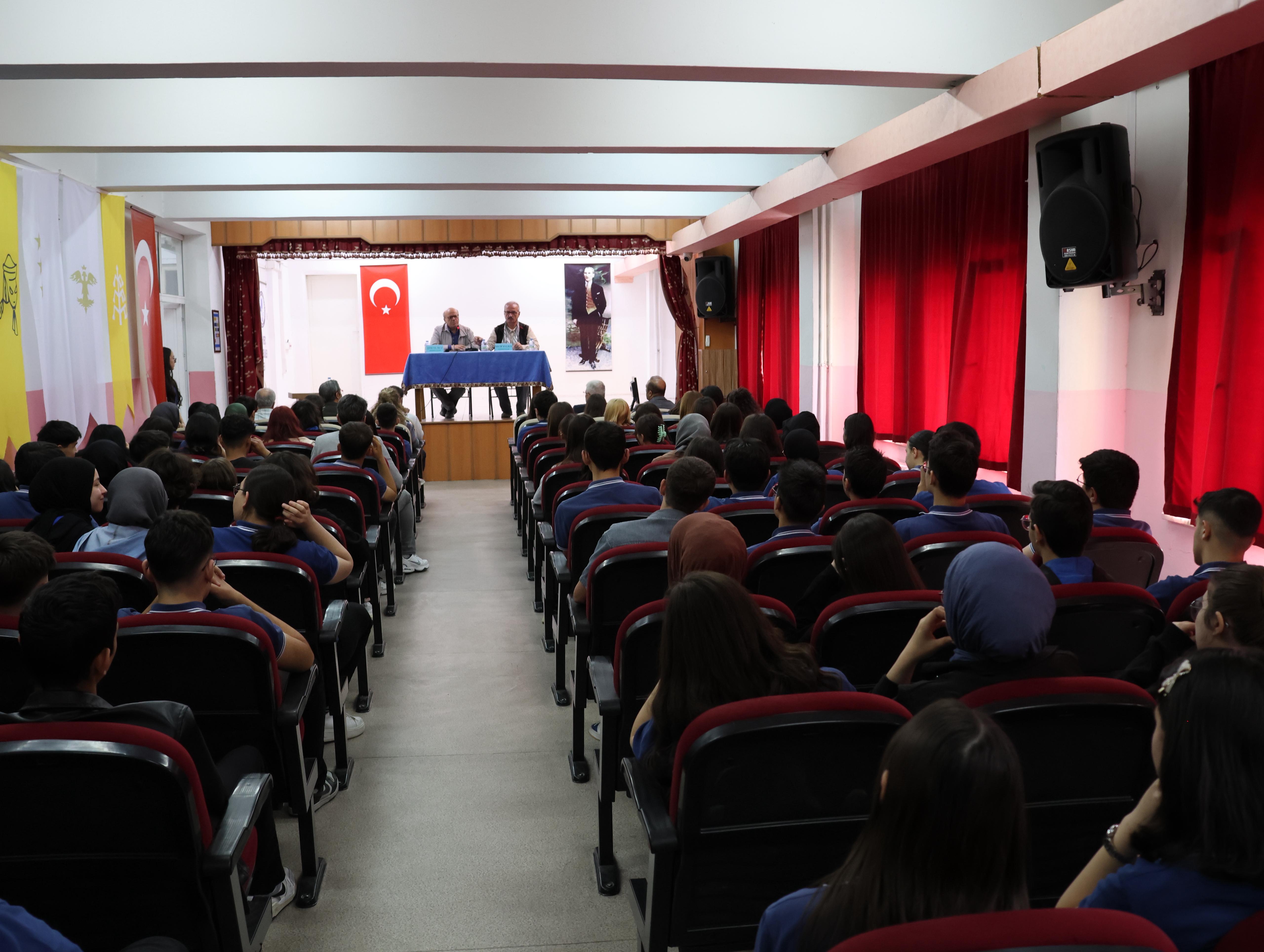 OKULLARDA, DİLİMİZİN ZENGİNLİKLERİ PROJESİ KAPSAMINDA YAZAR BULUŞMALARI GER&Ccedil;EKLEŞTİRİLDİ