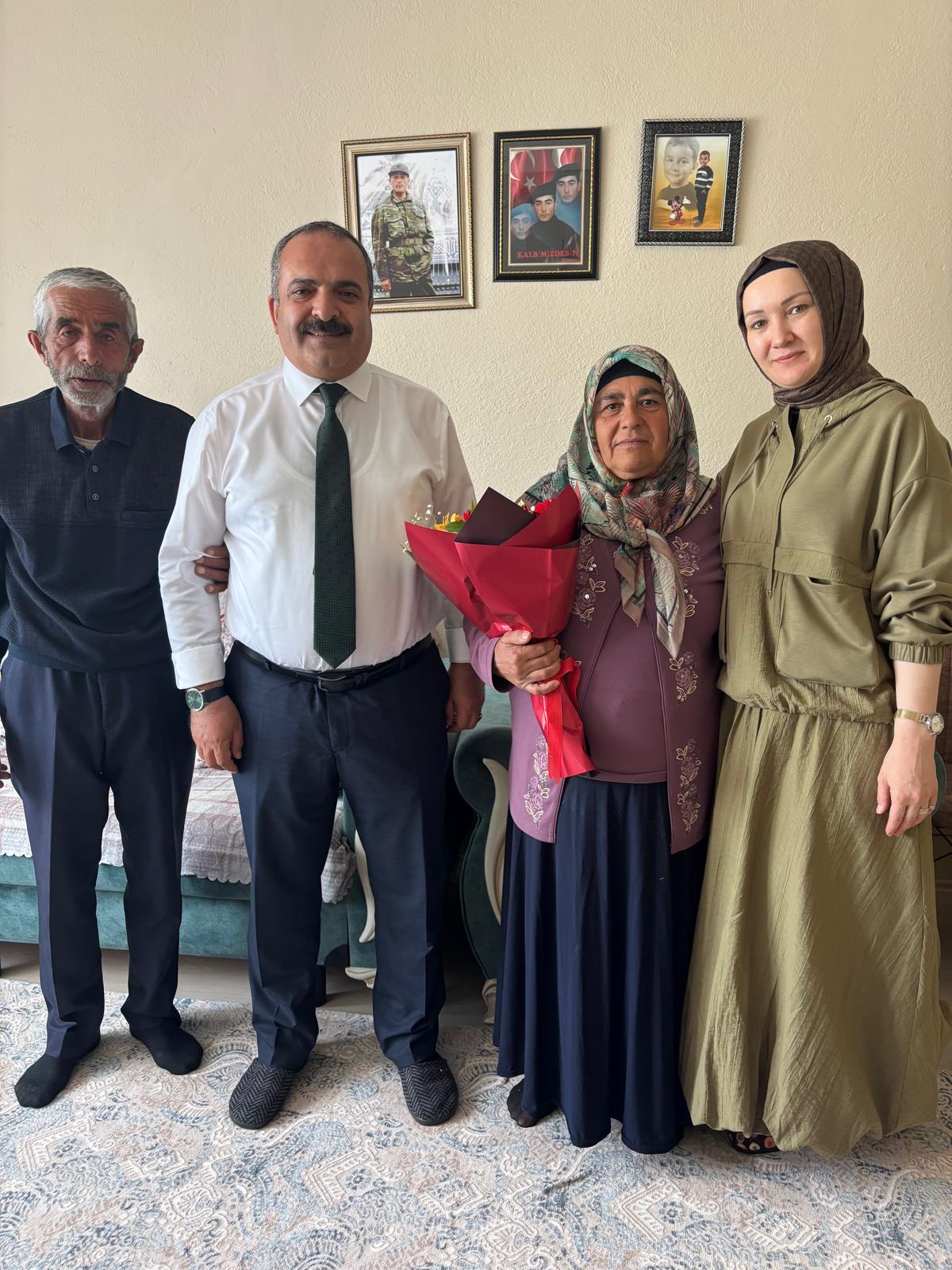 EĞİTİM CAMİASI ANNELER G&Uuml;N&Uuml; DOLAYISIYLA VEFA ZİYARETLERİ GER&Ccedil;EKLEŞTİRDİ