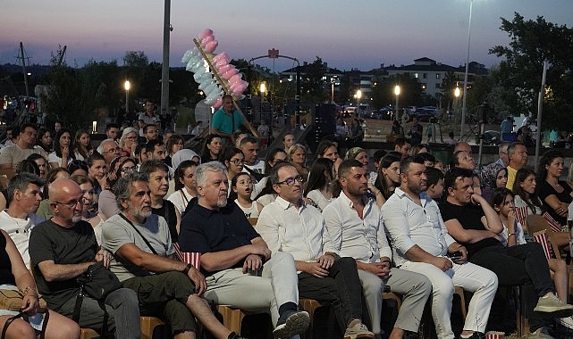 A&ccedil;ık hava film g&ouml;sterimleri 'Paranoya' ile başladı