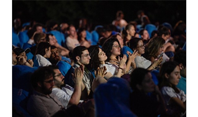 A&ccedil;ık havada sinema keyfi başladı