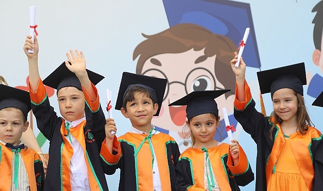Ahlatlıbel'de &Ccedil;ankayalı &Ccedil;ocukların Mezuniyet Sevinci