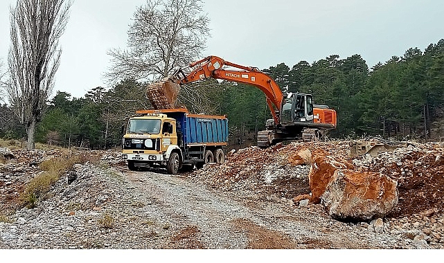 Alanya'da yol bakım &ccedil;alışmaları s&uuml;r&uuml;yor