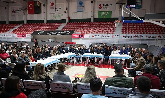 Aliağa Belediyesi Personeli Başkanları İ&ccedil;in Salon Kapattı