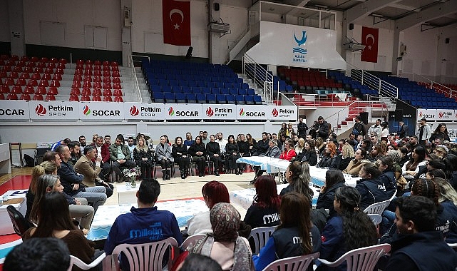 Aliağa Belediyesi Personelinden Başkan Serkan Acar&rsquo;a Doğum G&uuml;n&uuml; S&uuml;rprizi