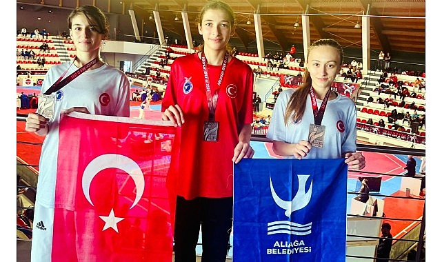 Aliağalı Taekwondocular Tiran'dan 3 Madalya İle D&ouml;nd&uuml;