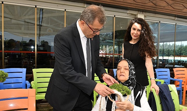 Alzheimer hastaları i&ccedil;in Anneler G&uuml;n&uuml; kutlaması