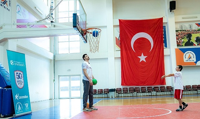 Anadolu Efes 2025&ndash;2026 sezonu One Team Projesi sertifika t&ouml;reni Antalya&rsquo;da ger&ccedil;ekleşti