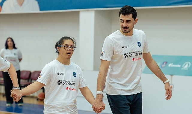 Anadolu Efes Spor Kul&uuml;b&uuml;'n&uuml;n 2024-2025 Sezonu