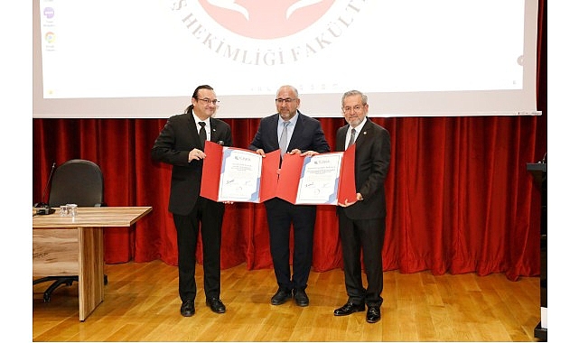 Ankara &Uuml;niversitesi Diş Hekimliği Fak&uuml;ltesine T&Uuml;SKA Akreditasyon Belgesi