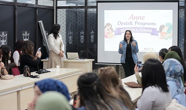 Anne Destek Programı mezunları sertifikalarını Başkan Mutlu&rsquo;dan aldı