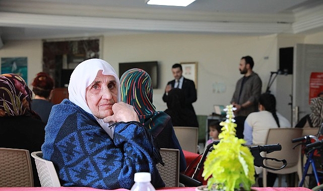 Anneler G&uuml;n&uuml;&rsquo;nde Huzurevi Sakinlerine S&uuml;rpriz Ziyaret