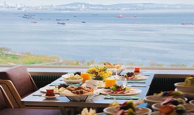 Anneler G&uuml;n&uuml;'nde Marmara Denizi Manzarasında Brunch Keyfi: Sky167&rsquo;de Annenize Lezzetle Ta&ccedil;lanan Bir G&uuml;n Hediye Edin!