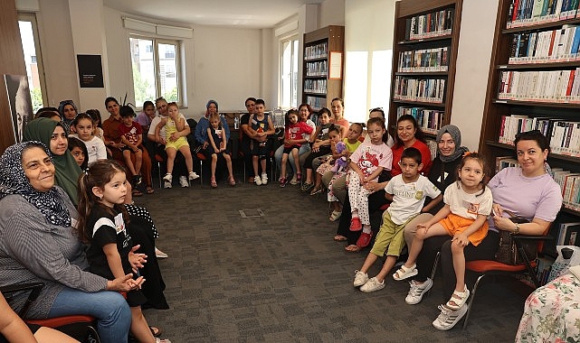 Anneler ve &ccedil;ocuklar yaz tatilinde k&uuml;t&uuml;phanelerde buluşuyor