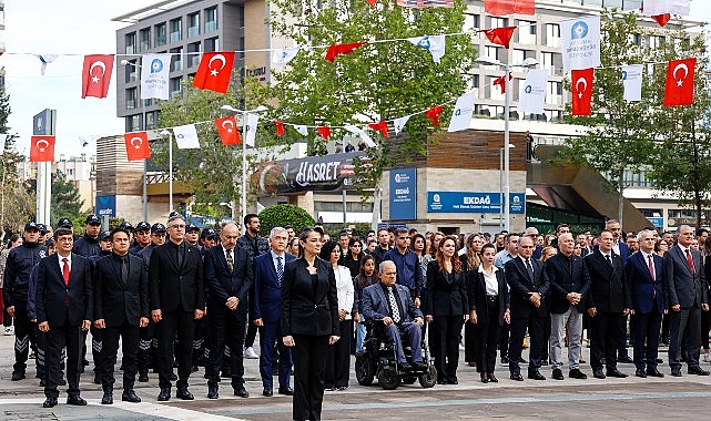 Antalya B&uuml;y&uuml;kşehir Belediyesi Ata&rsquo;sını saygı ve &ouml;zlemle andı