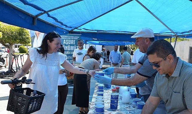 Antalya B&uuml;y&uuml;kşehir Belediyesi geleneksel aşure ikramlarına başladı