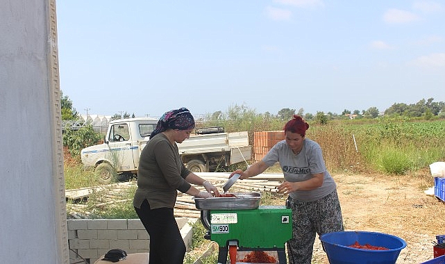 Antalya B&uuml;y&uuml;kşehir Belediyesi makine destekleriyle halkın yanında