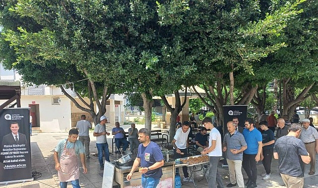 Antalya B&uuml;y&uuml;kşehir Belediyesi&rsquo;nden Ferdi Zeyrek i&ccedil;in lokma dağıtımı