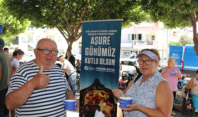 Antalya B&uuml;y&uuml;kşehir Belediyesi&rsquo;nin geleneksel aşure ikramları devam ediyor