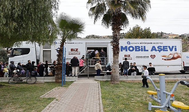 Antalya B&uuml;y&uuml;kşehir Belediyesi&rsquo;nin Ramazan etkinlikleri yoğun ilgi g&ouml;rd&uuml;