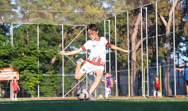 Antalya B&uuml;y&uuml;kşehir Belediyesi&rsquo;nin spora ve sporcuya desteği s&uuml;r&uuml;yor