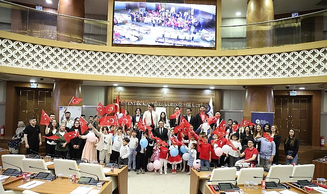 Antalya B&uuml;y&uuml;kşehir Meclisi&rsquo;nde koltuklar &ccedil;ocuklarda