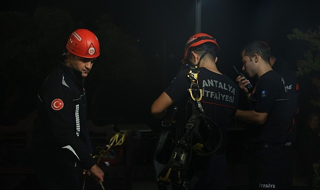 Antalya İtfaiyesi&rsquo;nden nefes kesen kurtarma operasyonuna destek