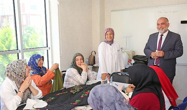 Antalya&rsquo;da 100. Yıl Bulvarı&rsquo;nda asfalt &ccedil;alışmaları s&uuml;r&uuml;yor