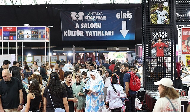 Antalya&rsquo;da kitap ş&ouml;leni yaşanıyor