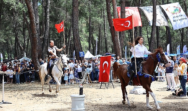 Antalyalılar 4. Uluslararası Y&ouml;r&uuml;k T&uuml;rkmen Festivali'ne akın etti