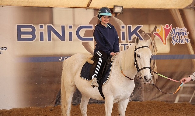 Ara tatilde 230 &ccedil;ocuk binicilikle tanıştı