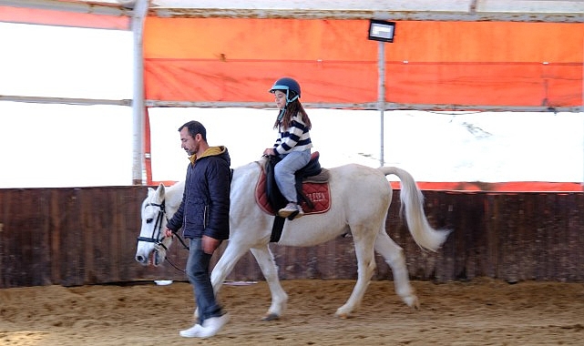 Ara tatili at &uuml;st&uuml;nde ge&ccedil;irdiler
