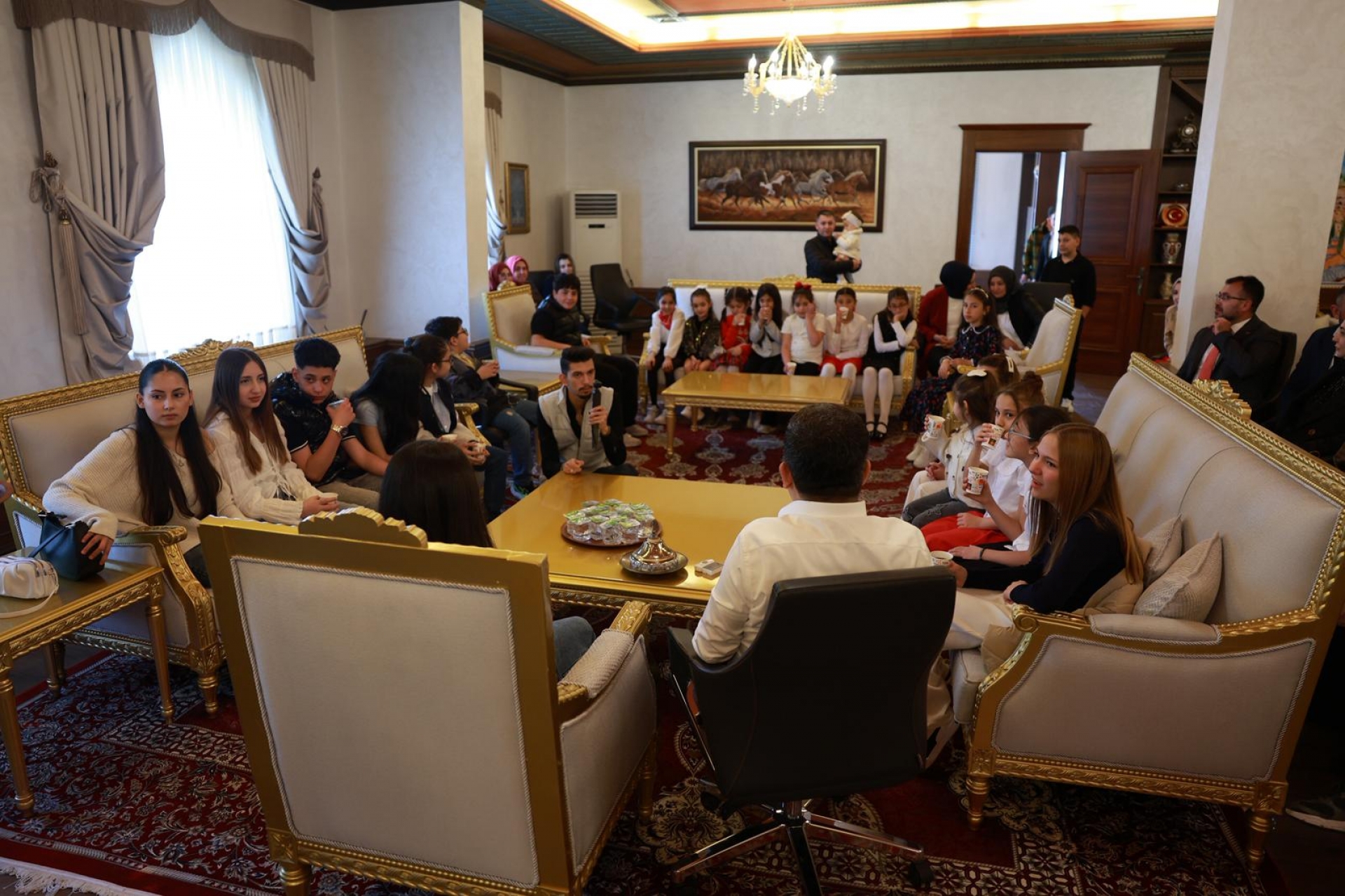 Nevşehir'de Koltuk &Ccedil;ocukların: Rasim Arı Makamını Devretti