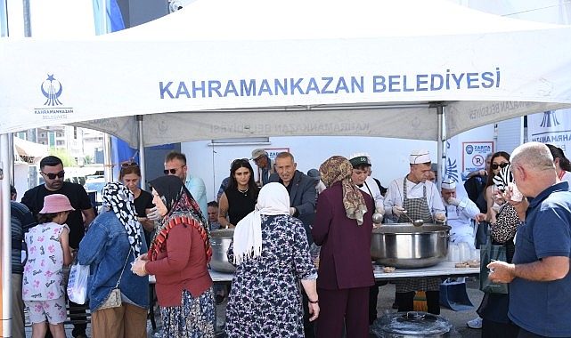 Aşure İkramıyla K&uuml;lt&uuml;rel Değerler Yaşatıldı