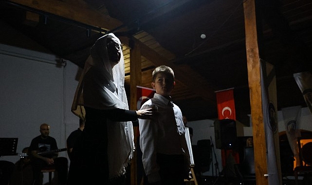 Atat&uuml;rk, Efes Sel&ccedil;uk&rsquo;ta Şarkılar ve Şiirlerle Anıldı