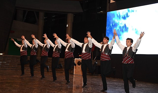 Atat&uuml;rk&rsquo;&uuml;n Bursa&rsquo;ya gelişinin 103&rsquo;&uuml;nc&uuml; yıl d&ouml;n&uuml;m&uuml; Osmangazi&rsquo;de muhteşem g&ouml;steriyle kutlandı