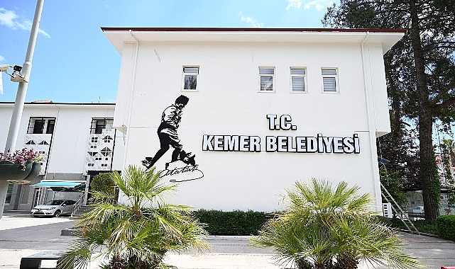 Atat&uuml;rk'&uuml;n Kocatepe sil&uuml;eti Kemer Belediye binasında