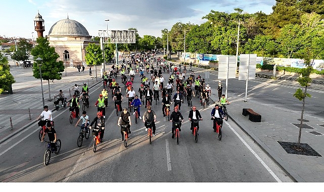 Avrupa Bisiklet Başkenti Konya&rsquo;da Şehir Merkezi ve 28 İl&ccedil;ede Aynı Anda Binlerce Bisikletsever Pedal &Ccedil;evirdi