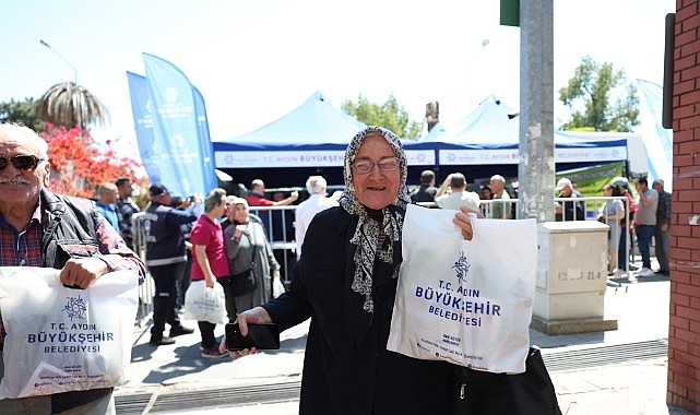 Aydın B&uuml;y&uuml;kşehir Belediyesi Binlerce Fideyi Nazilli&rsquo;de Vatandaşlara Dağıttı