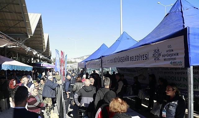 Aydın B&uuml;y&uuml;kşehir Belediyesi Binlerce Kışlık Fideyi Kuşadalılar ile Buluşturdu